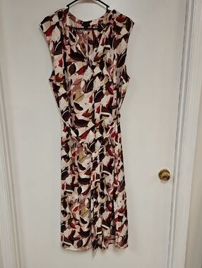 Ann Taylor Sleeveless Leaf-Print Midi Dress in Cream, Brown & Red